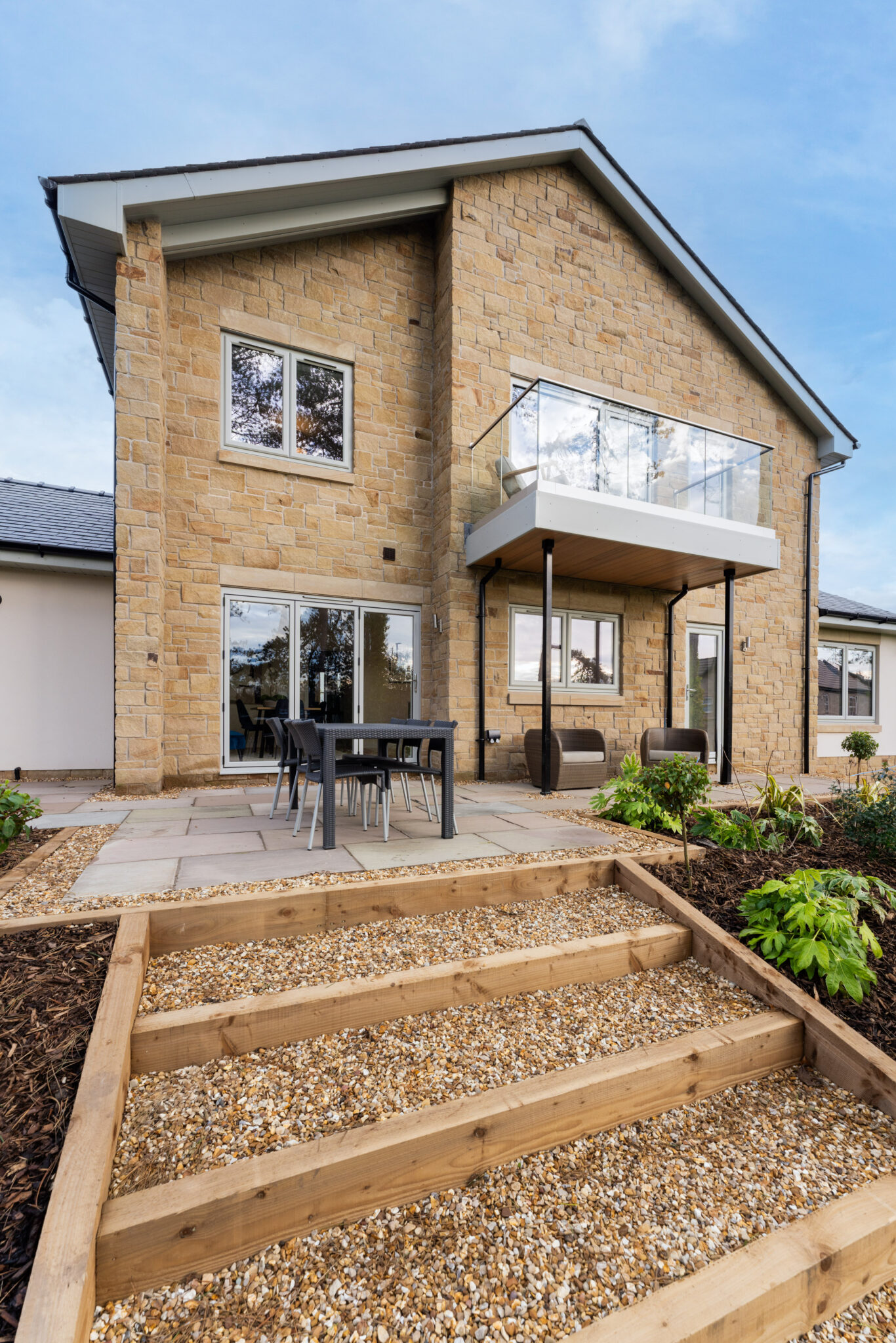 Rectangle Cladding House Abbeystead Random Rectangular Cladding - Stone UK