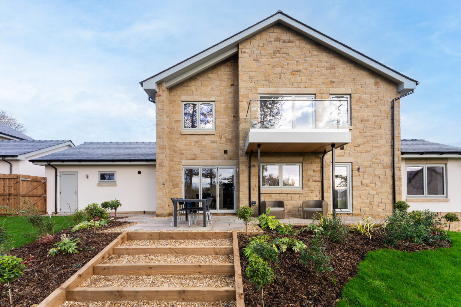 Rectangle Cladding House Abbeystead Random Rectangular Cladding - Stone UK